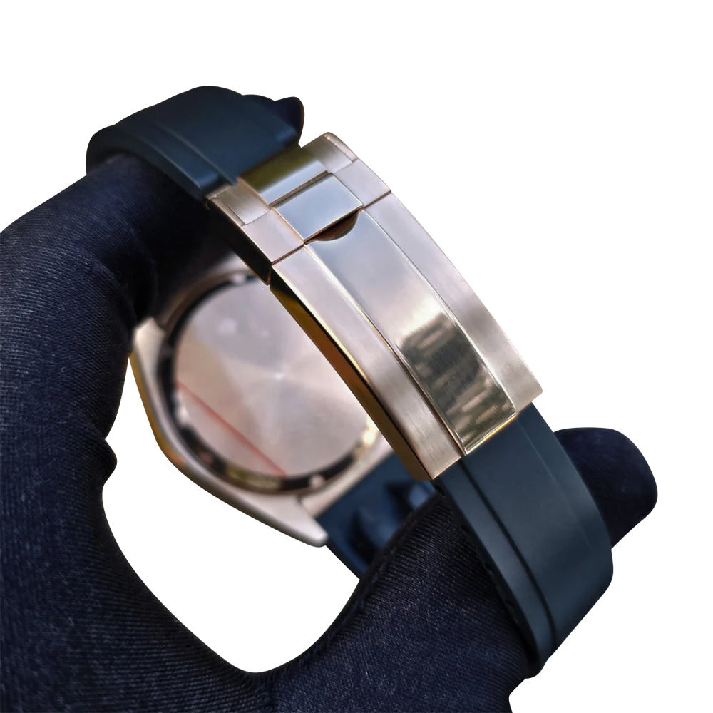 Seiko mod chronograaf horloge met zwarte wijzerplaat, roségouden kast en zwarte rubberen band