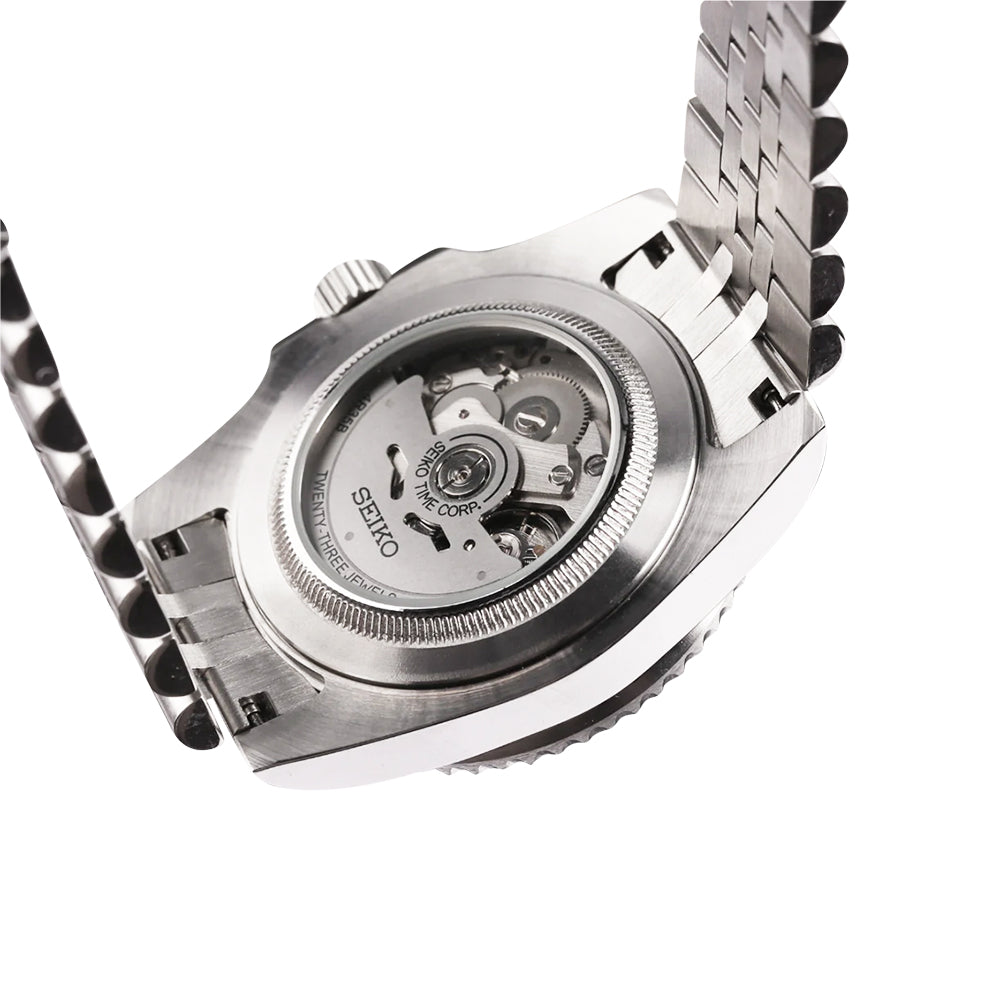 Seiko mod datejust horloge met diepblauwe wijzerplaat, arabische cijfers en stalen jubilee band