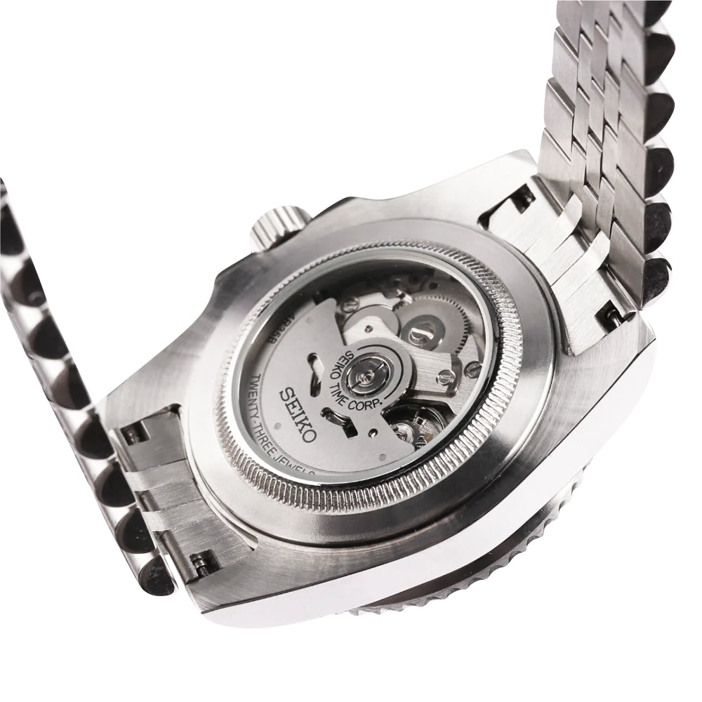 Seiko mod GMT diver horloge met zwarte wijzerplaat, GMT bezel en stalen jubilee band