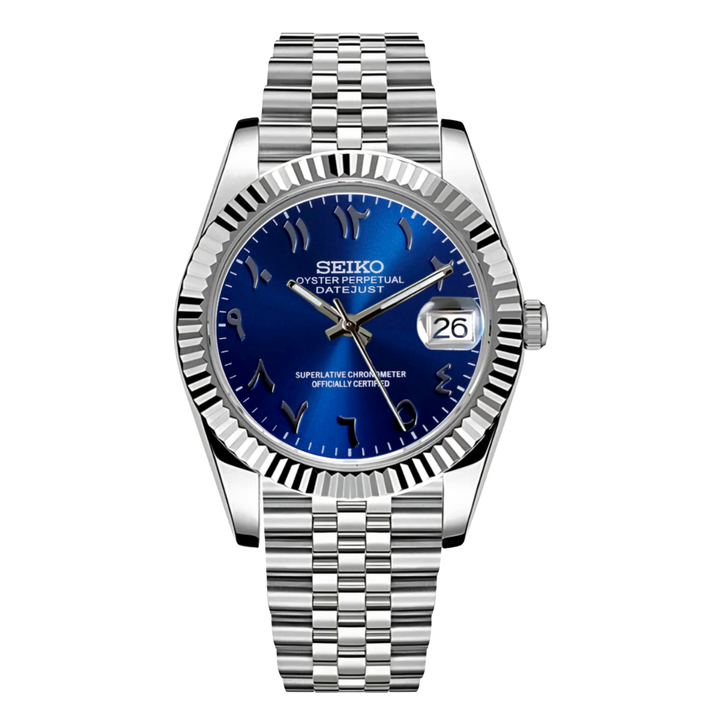 Seiko mod datejust horloge met diepblauwe wijzerplaat, arabische cijfers en stalen jubilee band