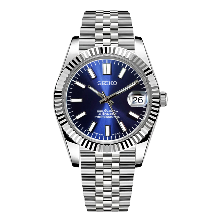 Seiko mod datejust horloge met donkerblauwe wijzerplaat en stalen jubilee band